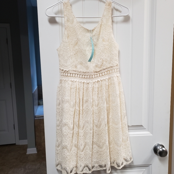 She + Sky lace dress - Picture 1 of 6